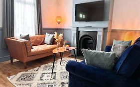 Large House With Fast Trains To London